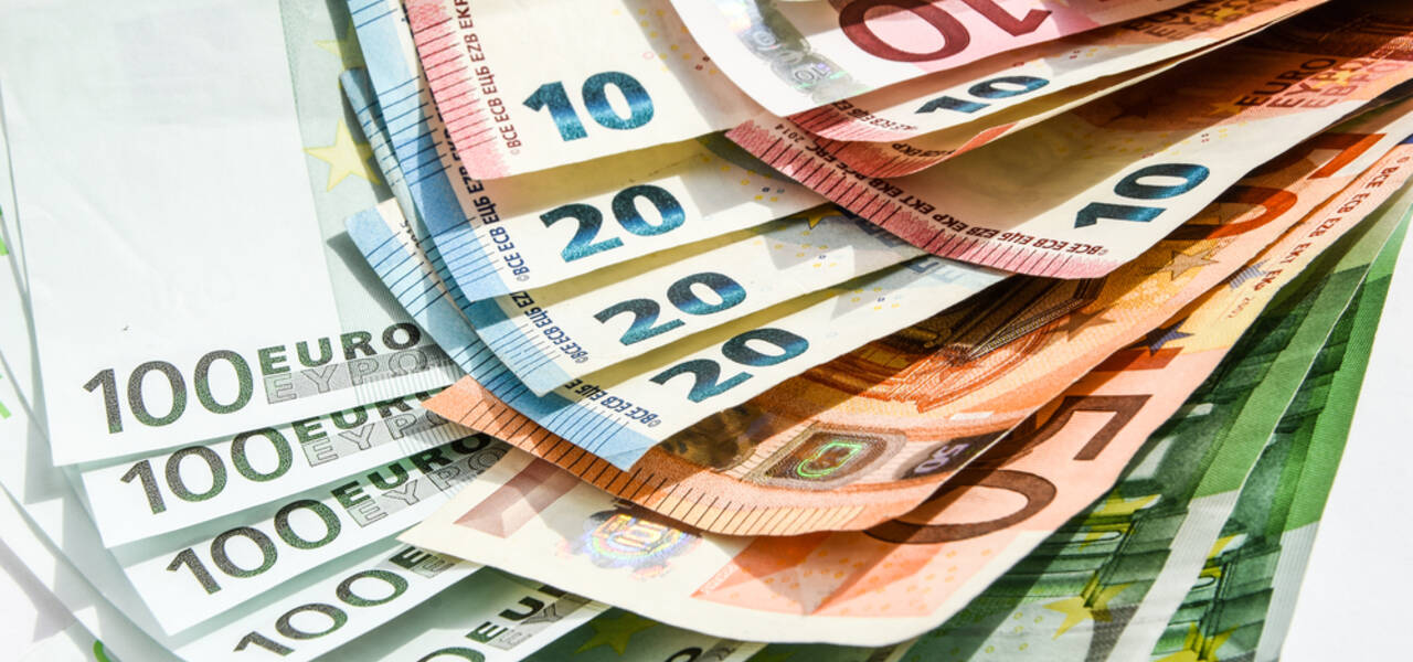 EUR/USD closer to 1.2000 area